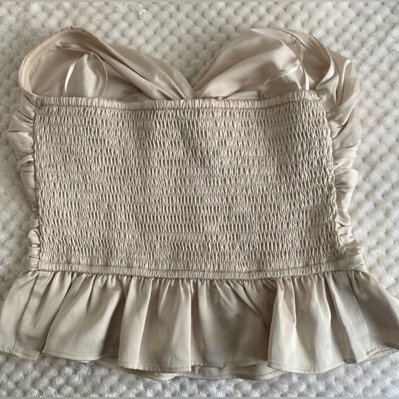 🔥 Express Satin Strapless Ruched Peplum Top Cream L Resort Party Chic ✨🌴 - Picture 5 of 6